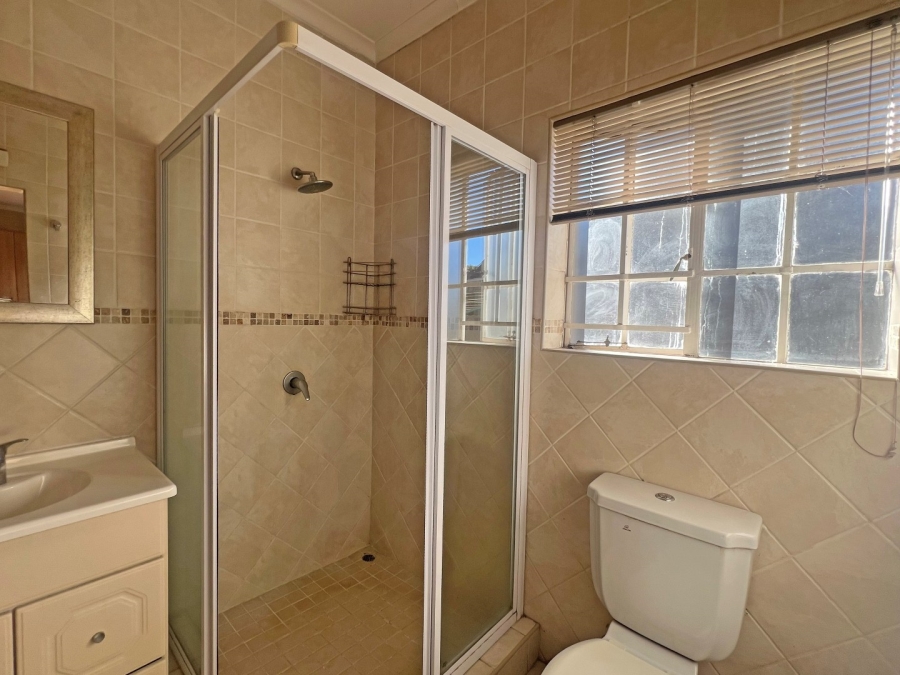 To Let 5 Bedroom Property for Rent in Oaklands Gauteng