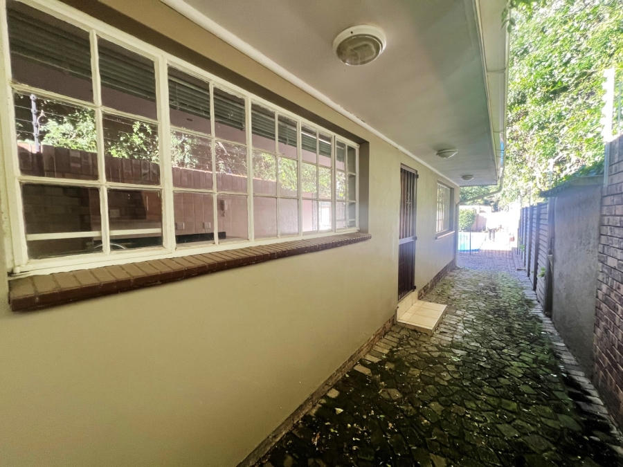 To Let 5 Bedroom Property for Rent in Oaklands Gauteng