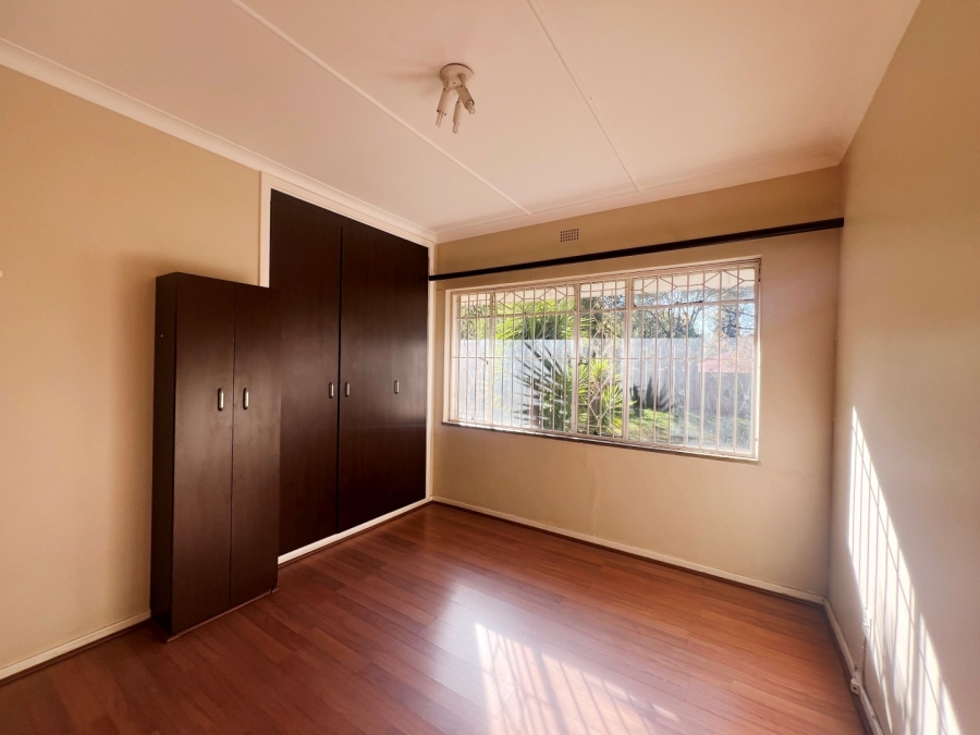 To Let 5 Bedroom Property for Rent in Oaklands Gauteng