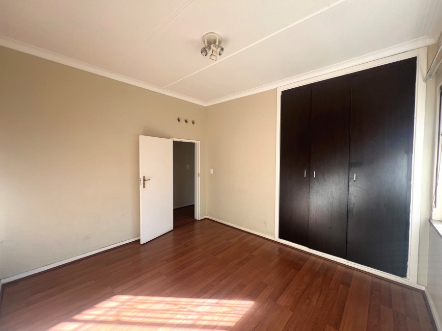 To Let 5 Bedroom Property for Rent in Oaklands Gauteng