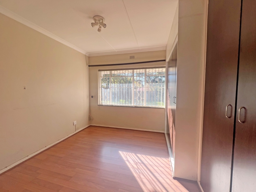 To Let 5 Bedroom Property for Rent in Oaklands Gauteng