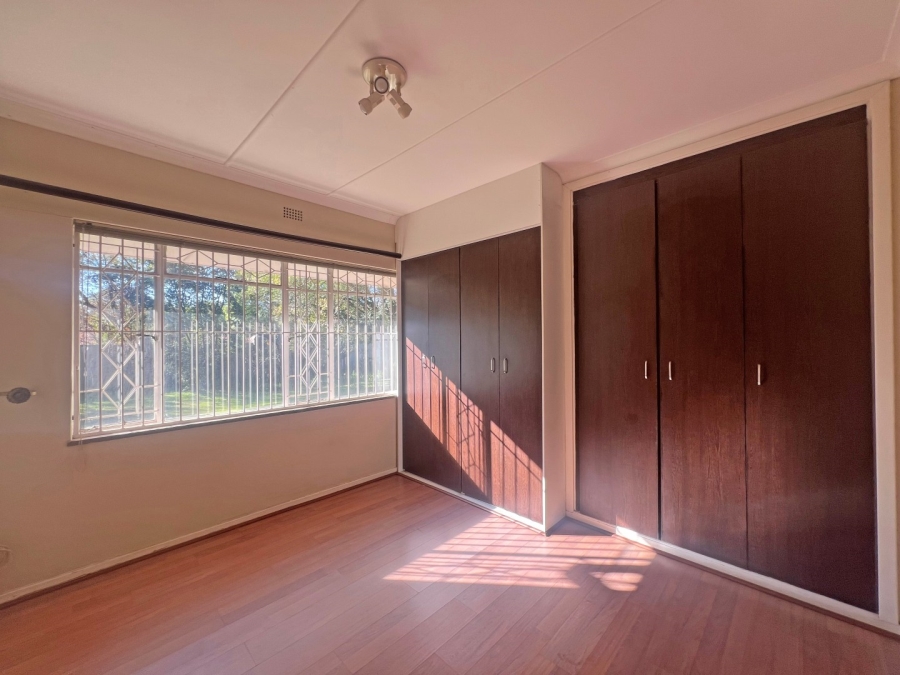 To Let 5 Bedroom Property for Rent in Oaklands Gauteng
