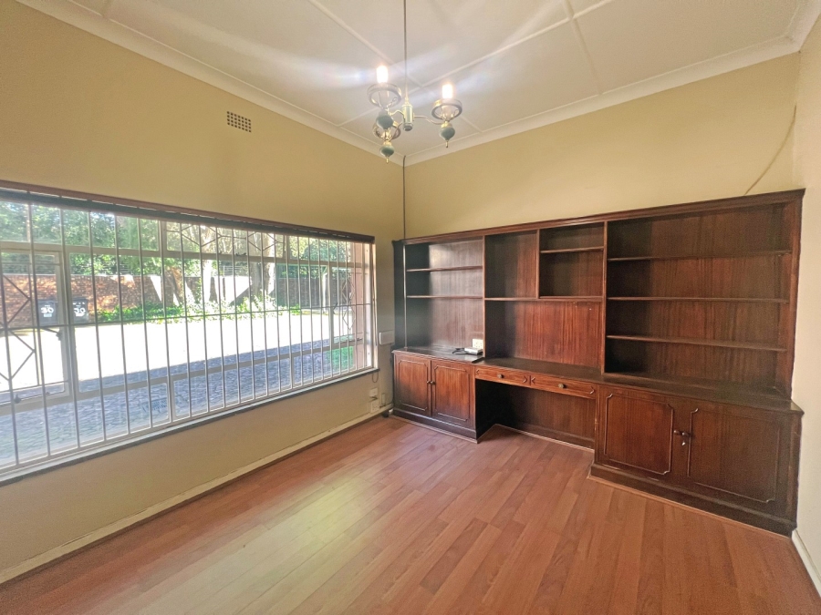To Let 5 Bedroom Property for Rent in Oaklands Gauteng