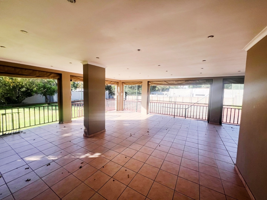 To Let 5 Bedroom Property for Rent in Oaklands Gauteng