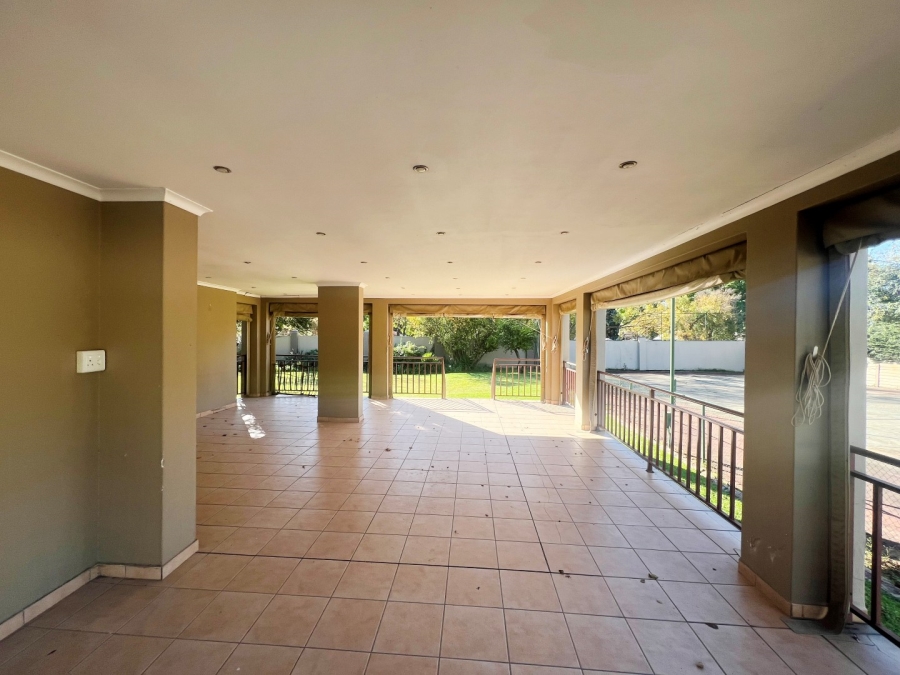 To Let 5 Bedroom Property for Rent in Oaklands Gauteng