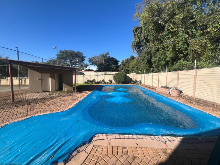 To Let 5 Bedroom Property for Rent in Oaklands Gauteng