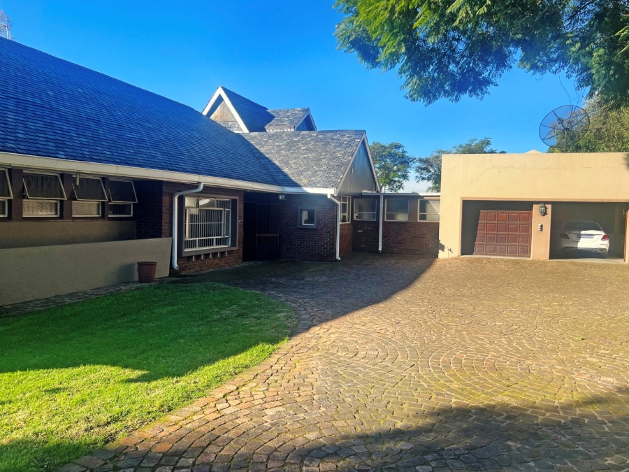 To Let 5 Bedroom Property for Rent in Oaklands Gauteng