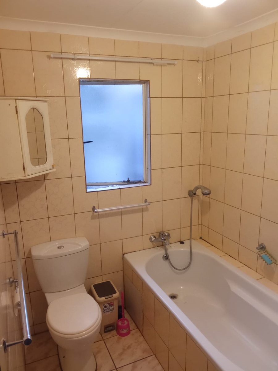 To Let 3 Bedroom Property for Rent in Weltevreden Park Gauteng