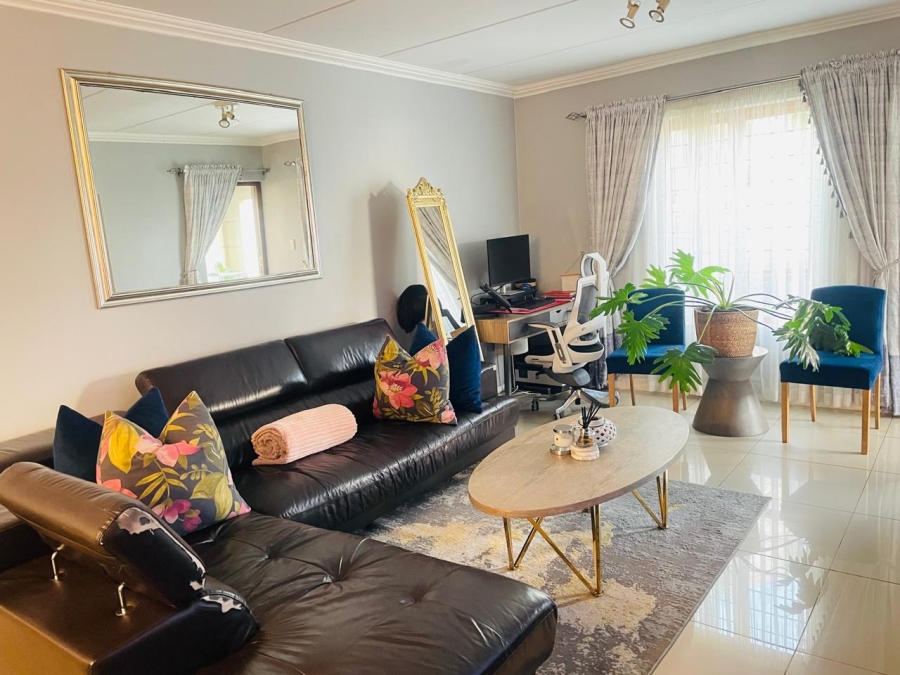 2 Bedroom Property for Sale in Erand Gardens Gauteng