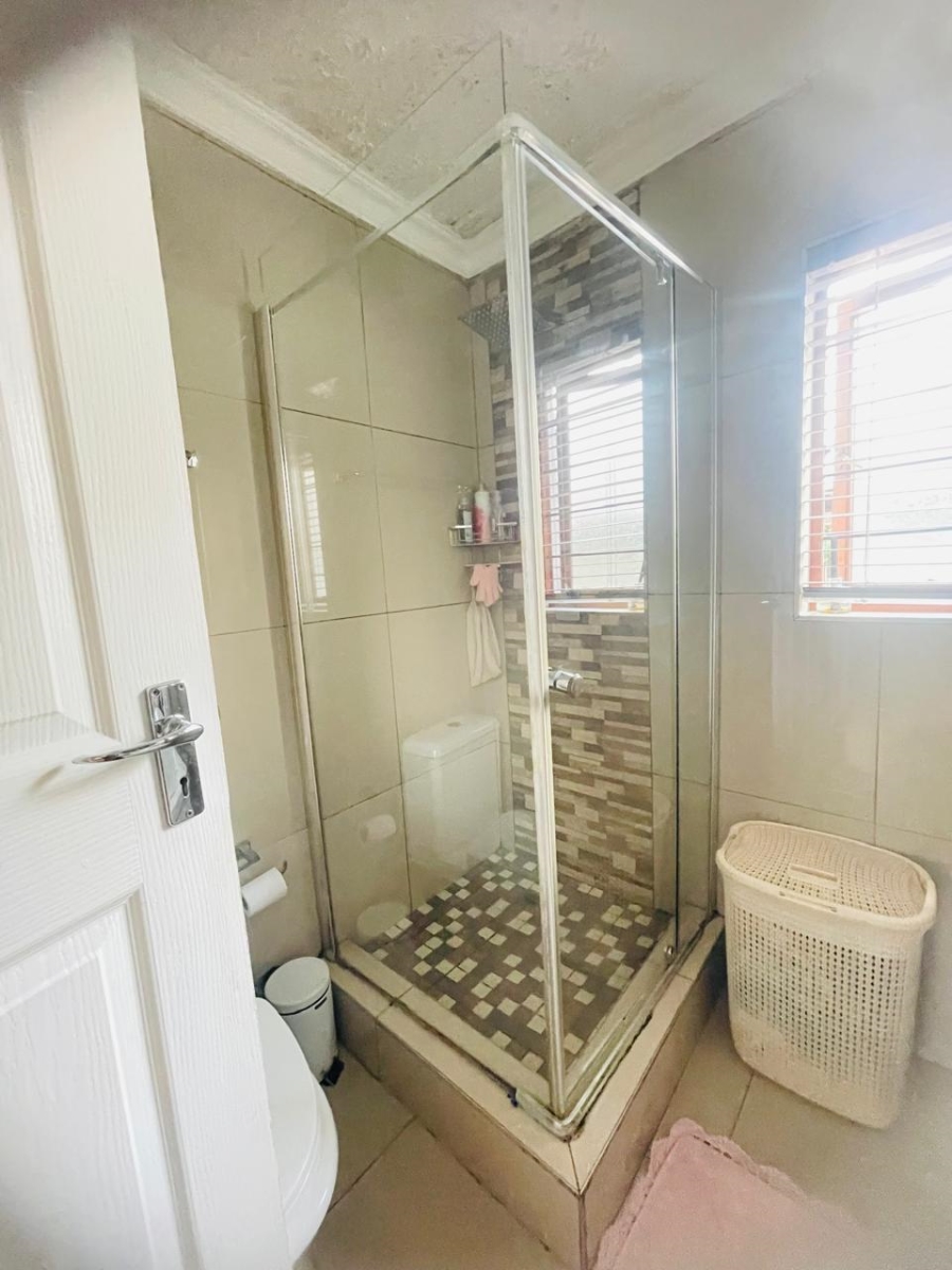 2 Bedroom Property for Sale in Erand Gardens Gauteng