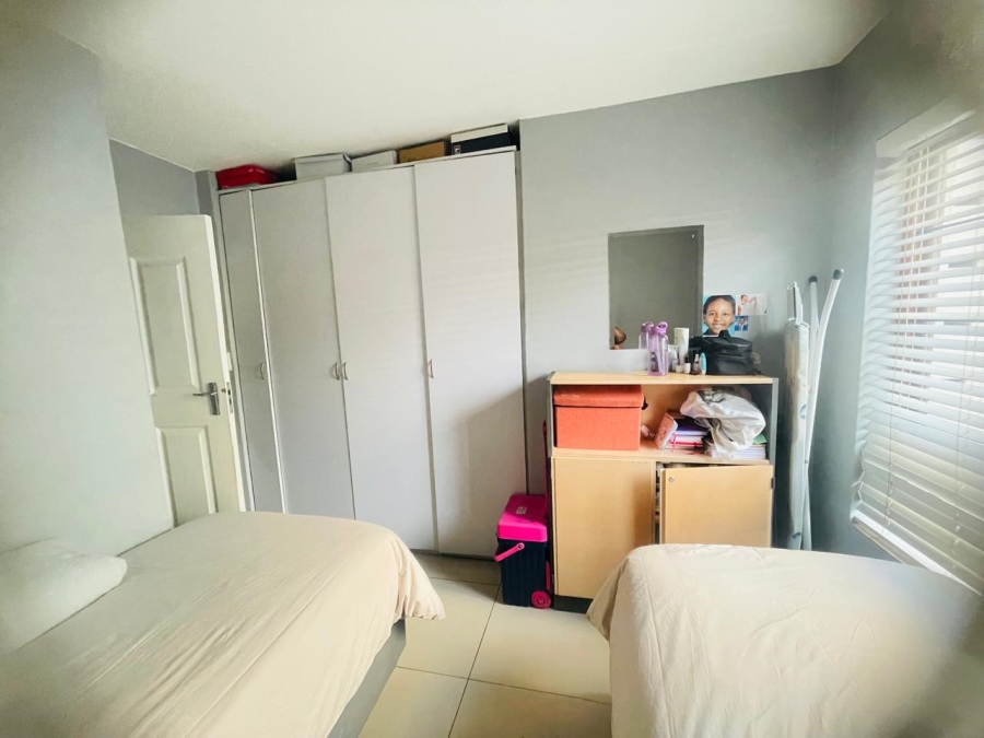 2 Bedroom Property for Sale in Erand Gardens Gauteng