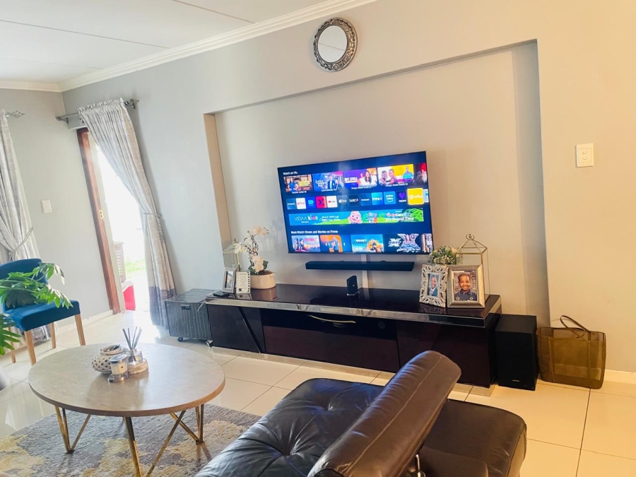 2 Bedroom Property for Sale in Erand Gardens Gauteng