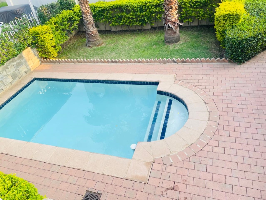 2 Bedroom Property for Sale in Erand Gardens Gauteng