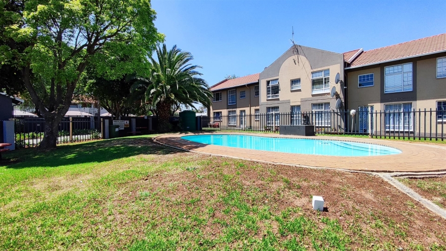 2 Bedroom Property for Sale in Verwoerdpark Gauteng