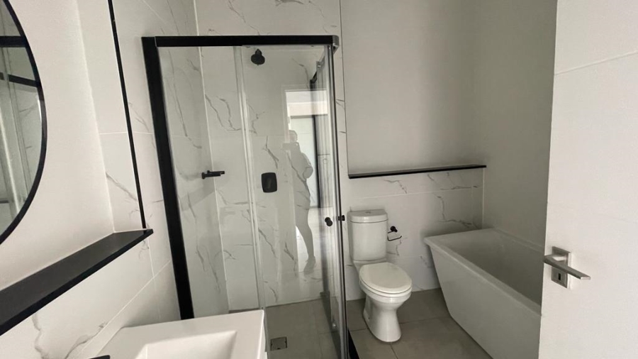 2 Bedroom Property for Sale in Waterfall Gauteng