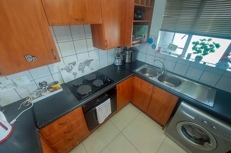 1 Bedroom Property for Sale in Rooihuiskraal North Gauteng