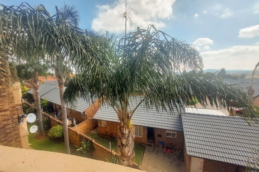 1 Bedroom Property for Sale in Rooihuiskraal North Gauteng