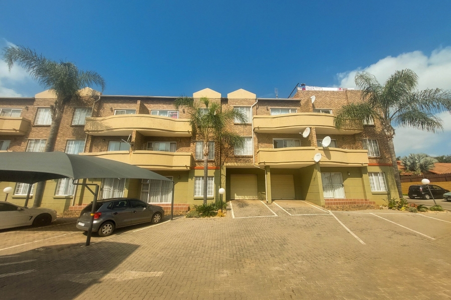 1 Bedroom Property for Sale in Rooihuiskraal North Gauteng