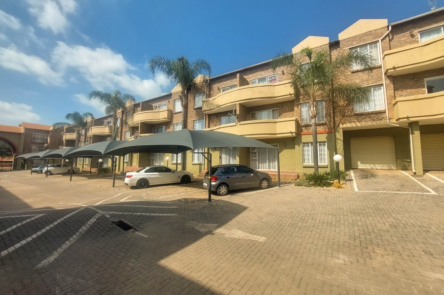 1 Bedroom Property for Sale in Rooihuiskraal North Gauteng