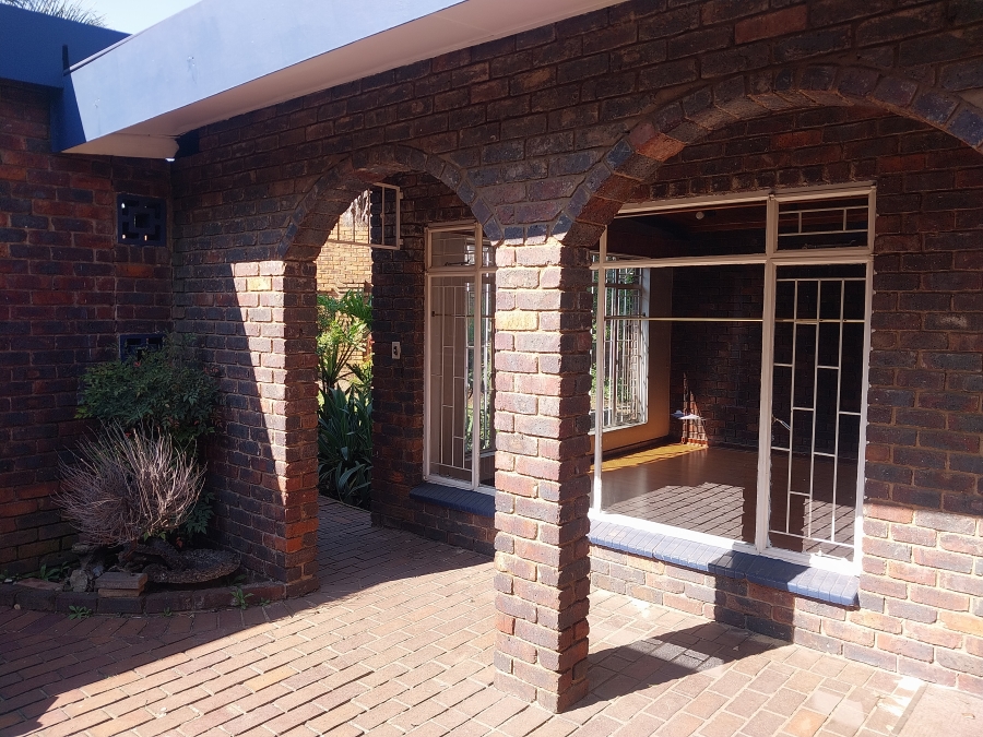 To Let 4 Bedroom Property for Rent in Sunward Park Gauteng
