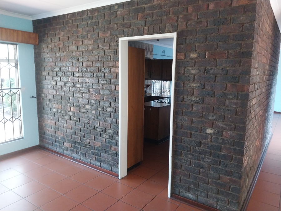 To Let 4 Bedroom Property for Rent in Sunward Park Gauteng