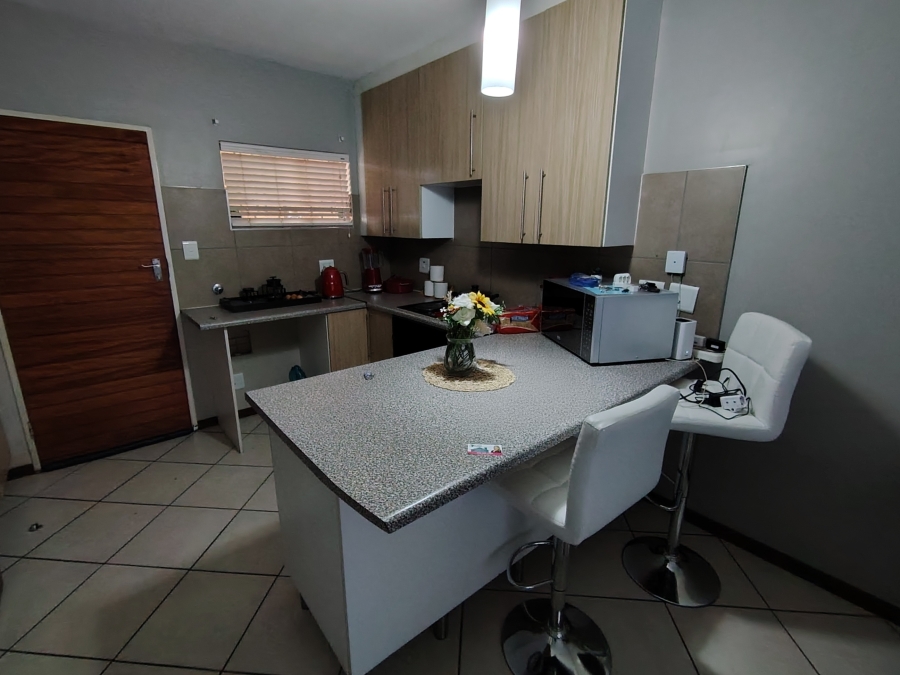 2 Bedroom Property for Sale in Monavoni Gauteng