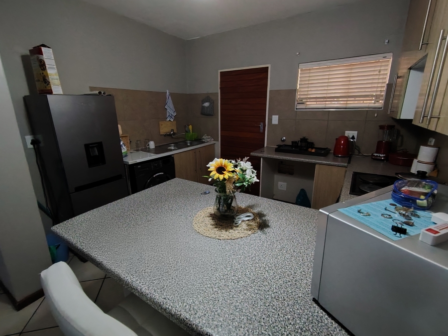 2 Bedroom Property for Sale in Monavoni Gauteng
