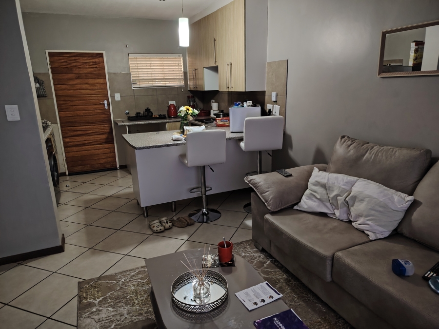 2 Bedroom Property for Sale in Monavoni Gauteng