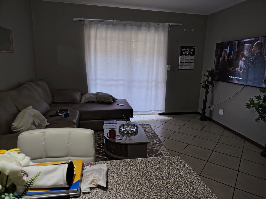 2 Bedroom Property for Sale in Monavoni Gauteng