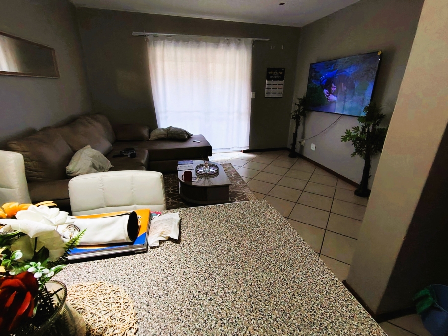2 Bedroom Property for Sale in Monavoni Gauteng