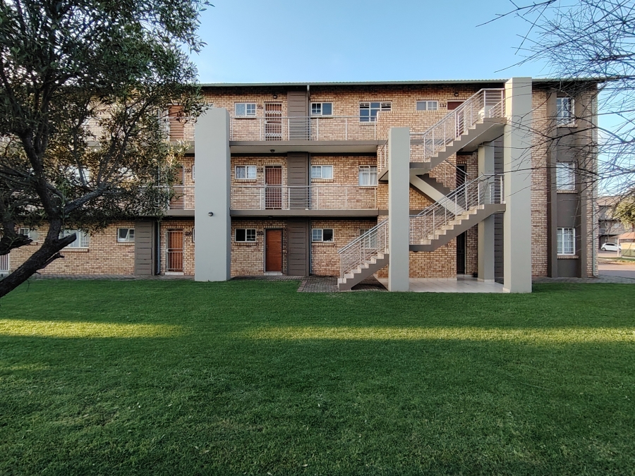 2 Bedroom Property for Sale in Monavoni Gauteng