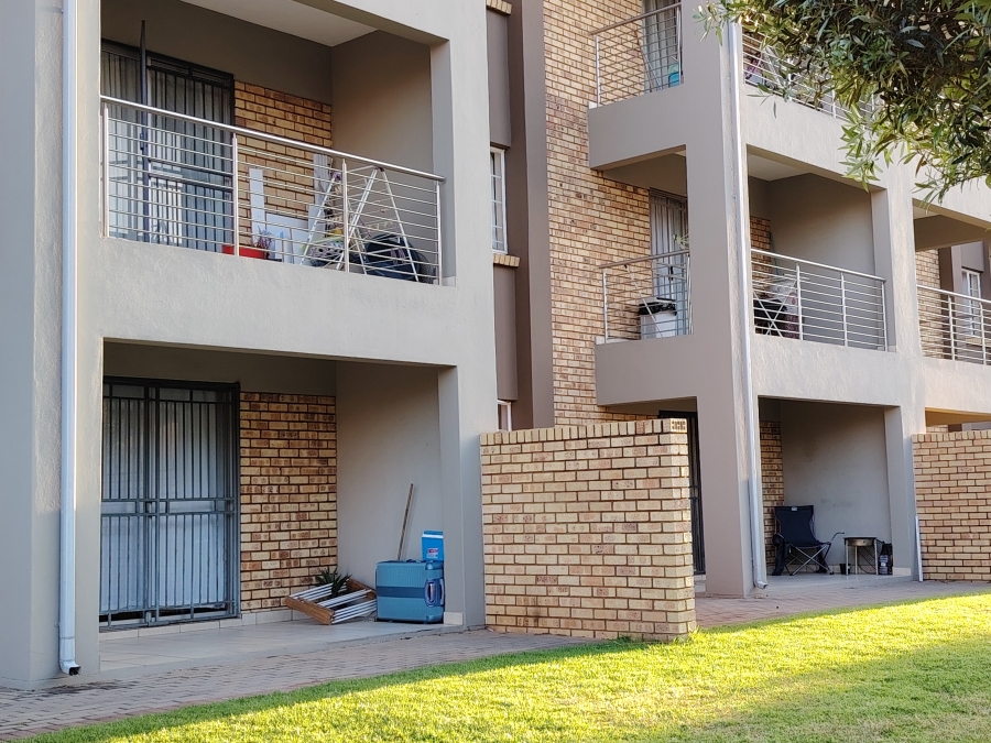 2 Bedroom Property for Sale in Monavoni Gauteng