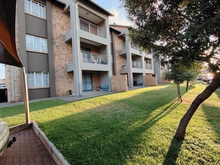 2 Bedroom Property for Sale in Monavoni Gauteng