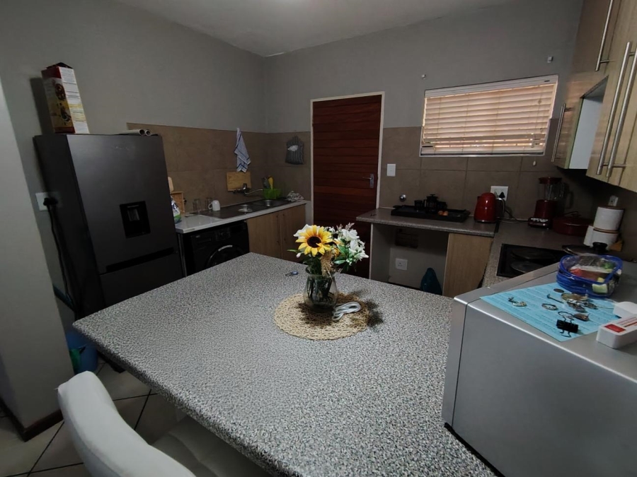 2 Bedroom Property for Sale in Monavoni Gauteng