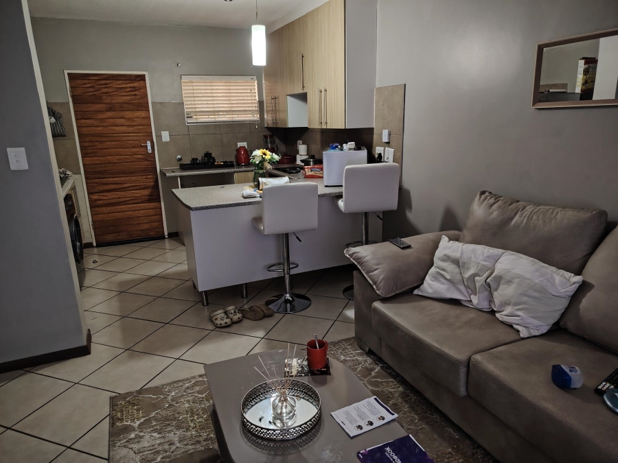 2 Bedroom Property for Sale in Monavoni Gauteng