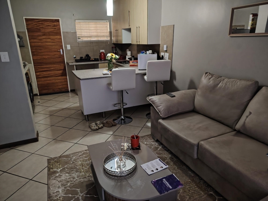 2 Bedroom Property for Sale in Monavoni Gauteng