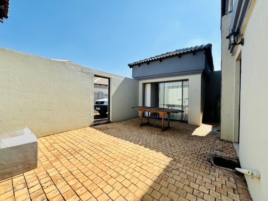 3 Bedroom Property for Sale in Zambezi Country Estate Gauteng