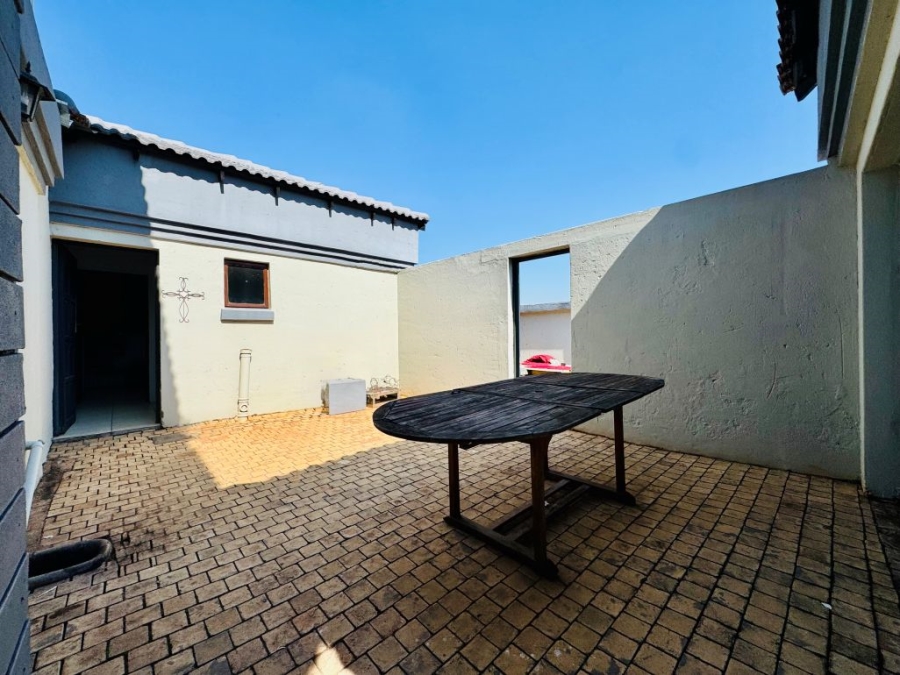 3 Bedroom Property for Sale in Zambezi Country Estate Gauteng