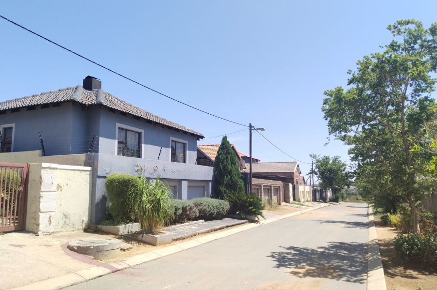 4 Bedroom Property for Sale in Cosmo City Gauteng