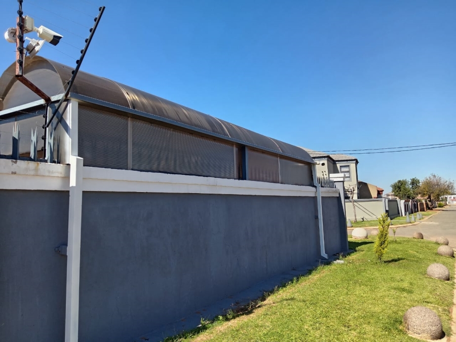 3 Bedroom Property for Sale in Protea Glen Gauteng