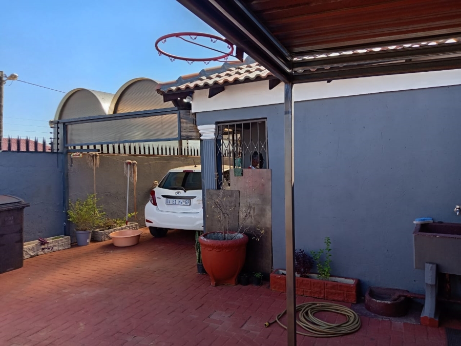 3 Bedroom Property for Sale in Protea Glen Gauteng