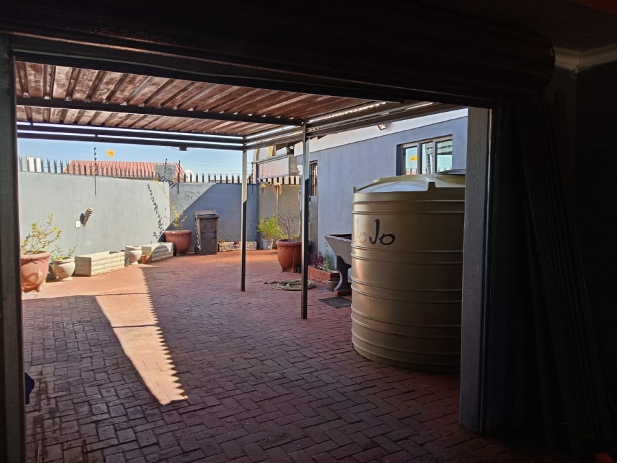 3 Bedroom Property for Sale in Protea Glen Gauteng