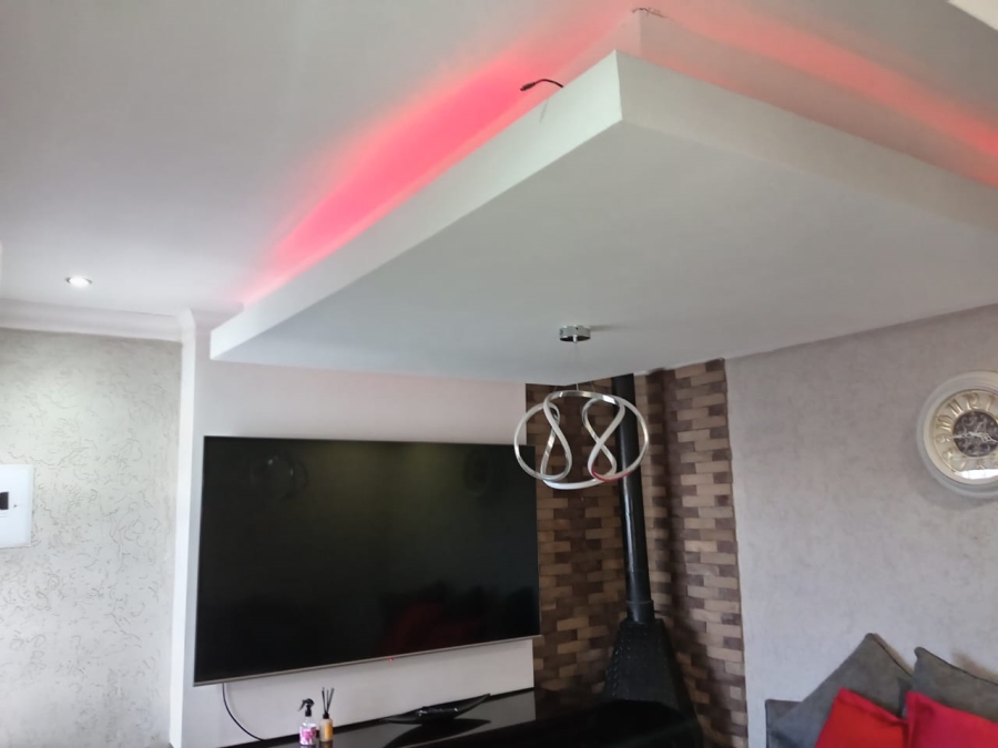 3 Bedroom Property for Sale in Protea Glen Gauteng