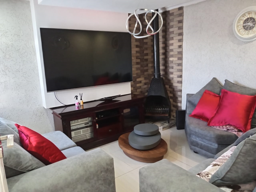 3 Bedroom Property for Sale in Protea Glen Gauteng