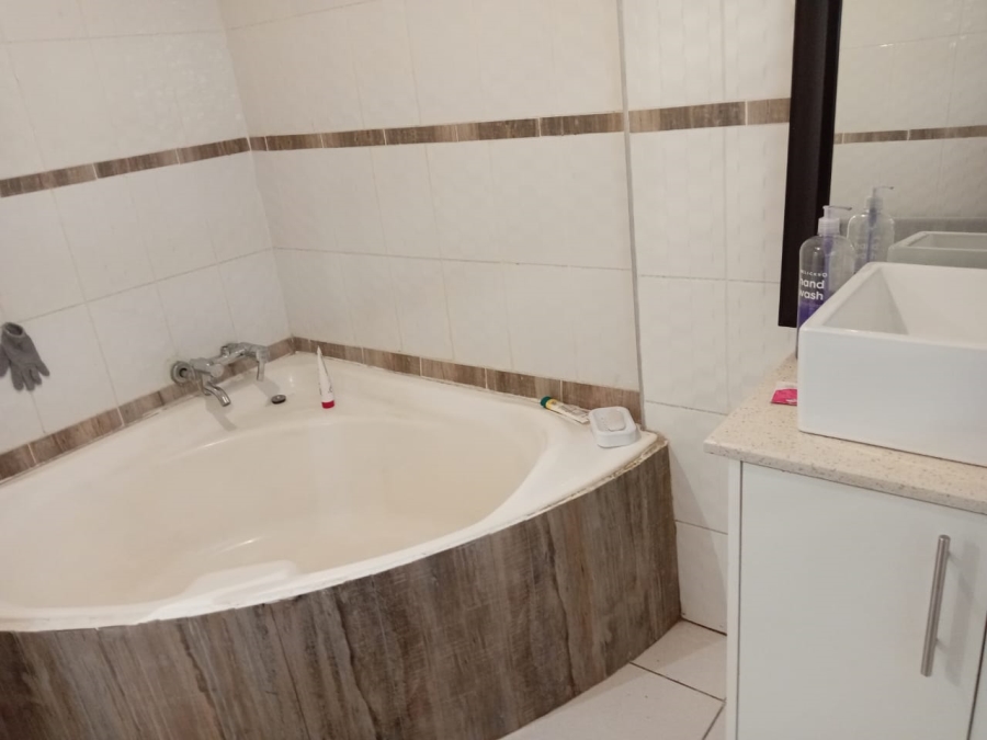 3 Bedroom Property for Sale in Protea Glen Gauteng