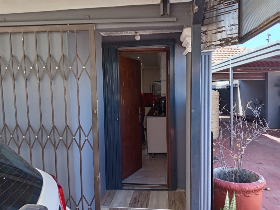 3 Bedroom Property for Sale in Protea Glen Gauteng