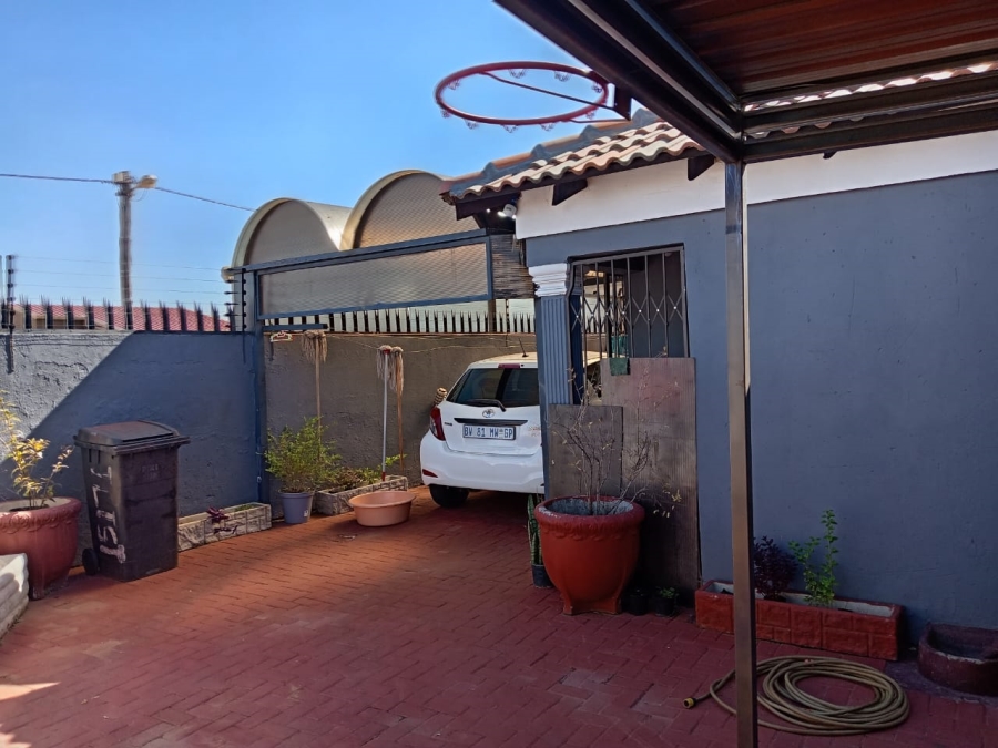 3 Bedroom Property for Sale in Protea Glen Gauteng