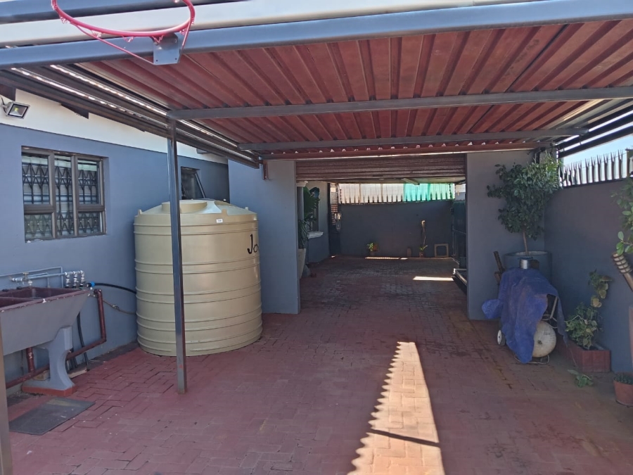 3 Bedroom Property for Sale in Protea Glen Gauteng