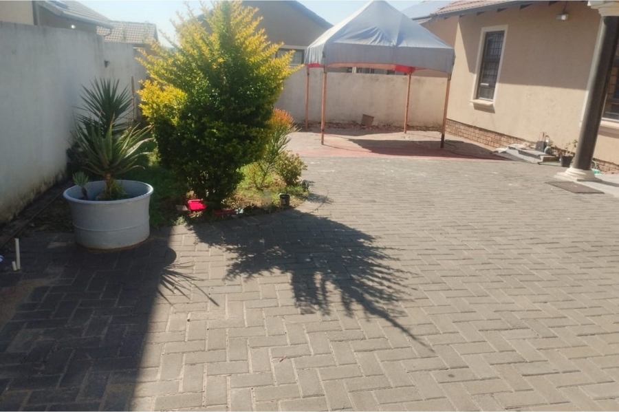 To Let 3 Bedroom Property for Rent in Kya Sands Gauteng