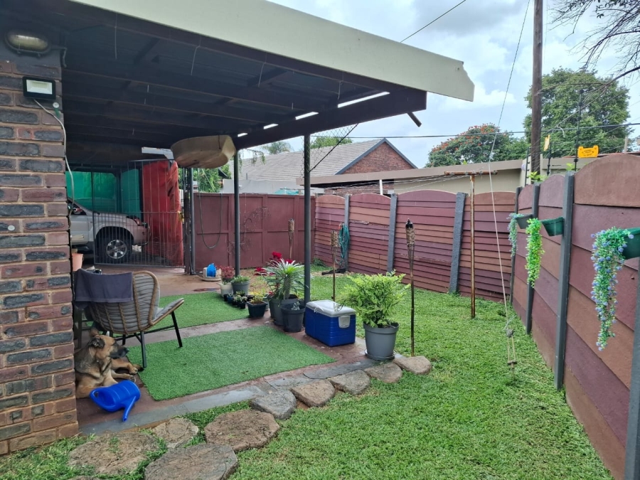 To Let 3 Bedroom Property for Rent in Sinoville Gauteng